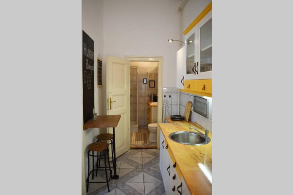 Cosy Apartment Just Next To Parliament Budapest Exterior photo