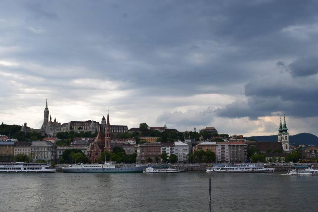 Cosy Apartment Just Next To Parliament Budapest Exterior photo